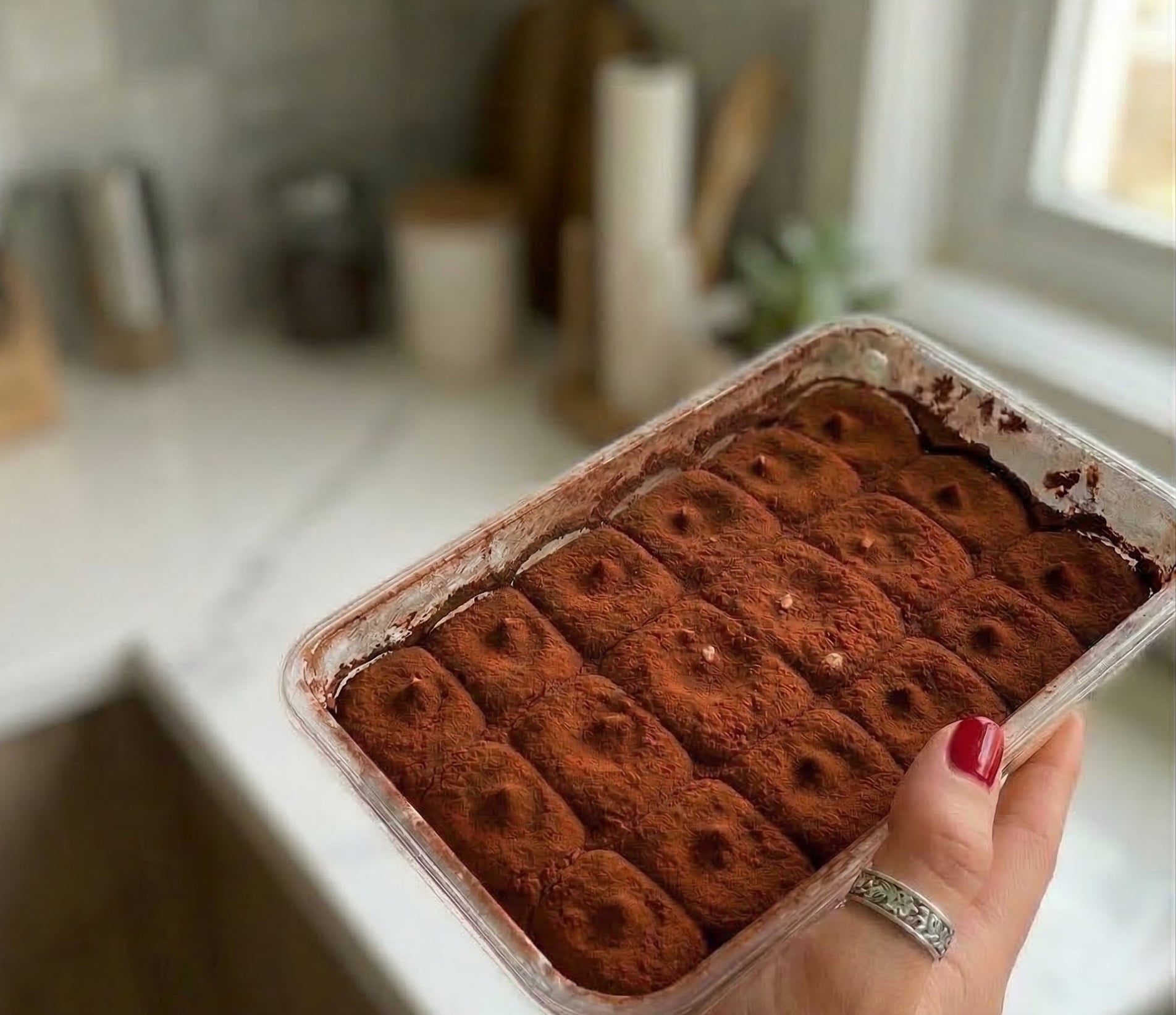 2026 LOPIA 甜點推薦必買 5 款總整理|提拉米蘇、蜂蜜蛋糕⋯份量價格一次看!