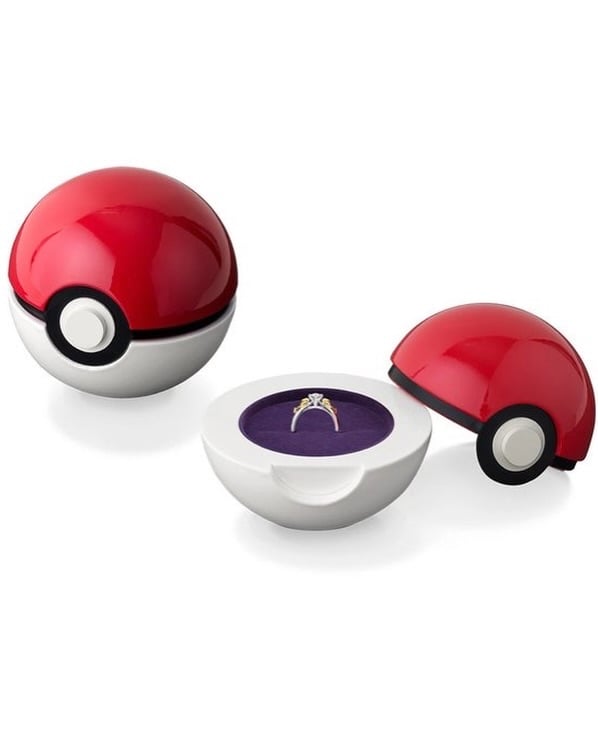 寶可夢進軍婚戒市場！U-TREASURE 推客製化訂婚戒、精靈球戒盒⋯粉絲驚呼：「就決定是你了」