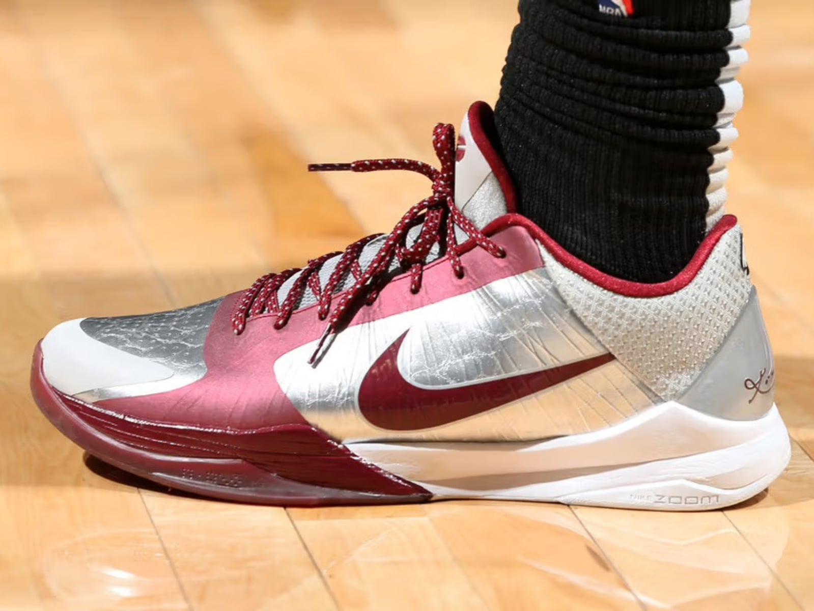 Nike Kobe 5 Protro "Lower Merion Aces" 台灣發售資訊整理！致敬 Kobe 母校細節超滿！