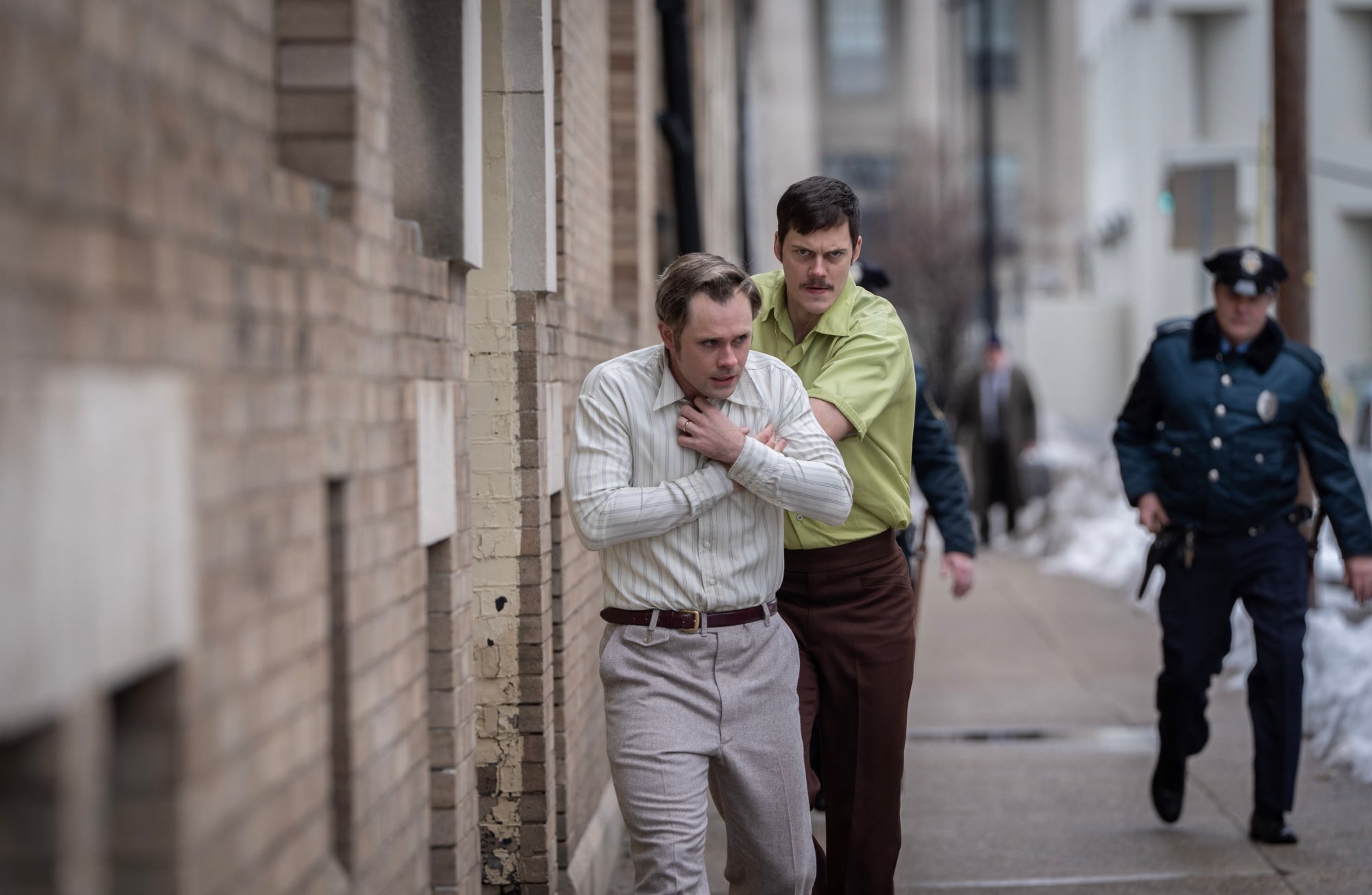 帕西諾沉穩對峙新星史柯斯嘉!《63小時死亡對峙》4月10日上映,「死亡連線」人質危機63小時全程直播引爆話題!