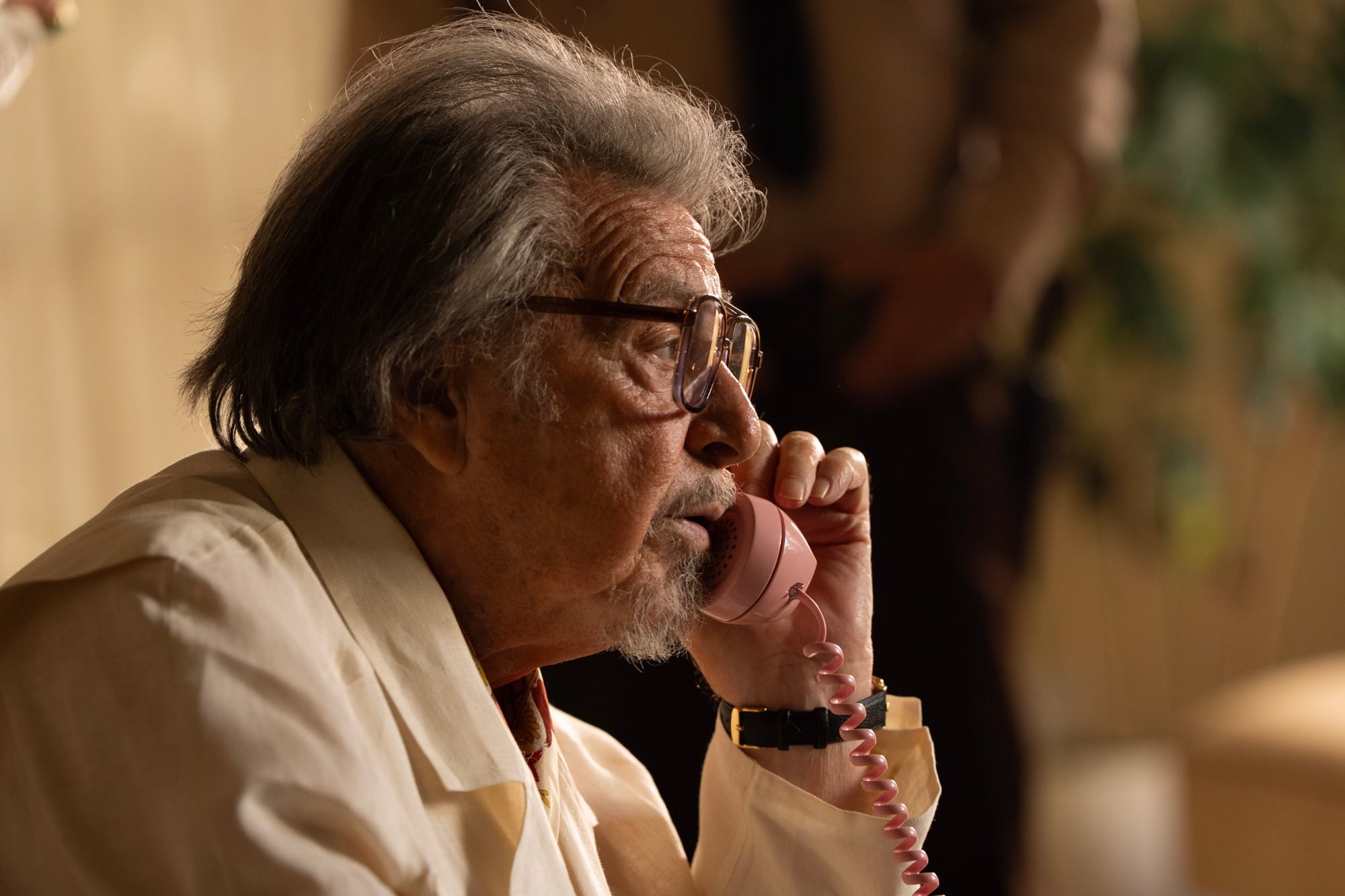 帕西諾沉穩對峙新星史柯斯嘉!《63小時死亡對峙》4月10日上映,「死亡連線」人質危機63小時全程直播引爆話題!