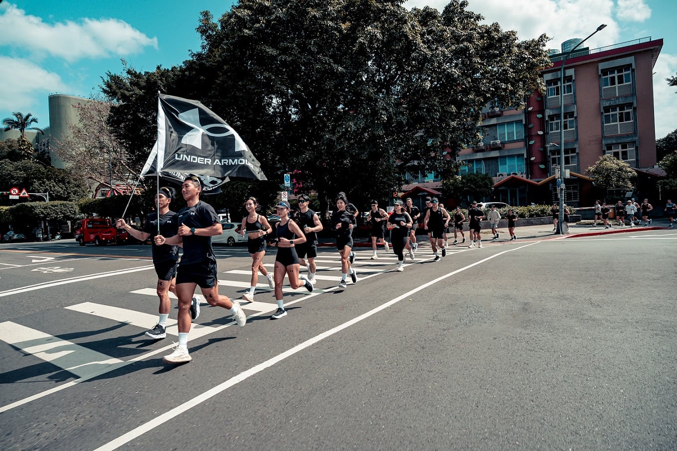 Under Armour推「HALO RUNNER SE」重新定義日常跑步！搭載HOVR+™緩震泡棉、5K城市路跑免費參加⋯