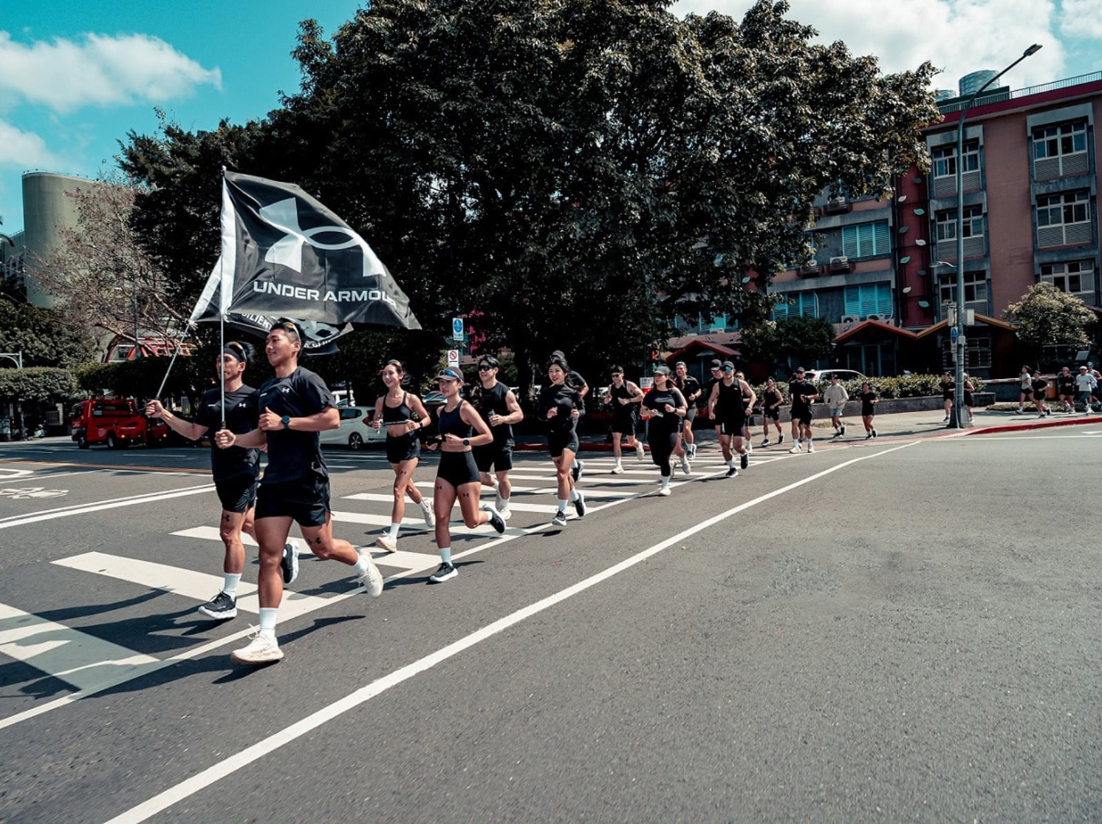 Under Armour推「HALO RUNNER SE」重新定義日常跑步！搭載HOVR+™緩震泡棉、5K城市路跑免費參加⋯