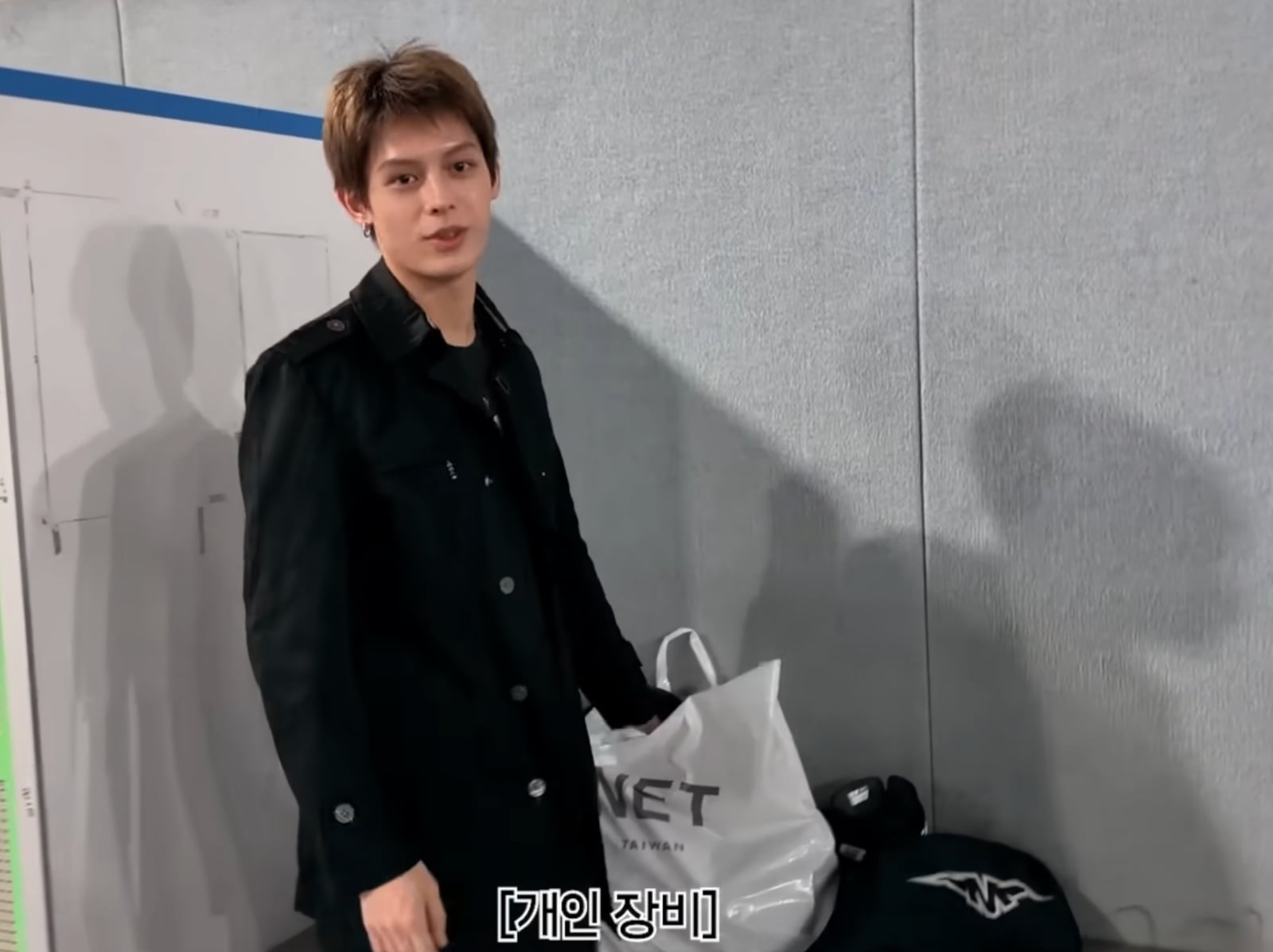 CORTIS 趙雨凡帶成員遊台北！用 NET 塑膠袋、點餐說報意思⋯超台行為引熱議！