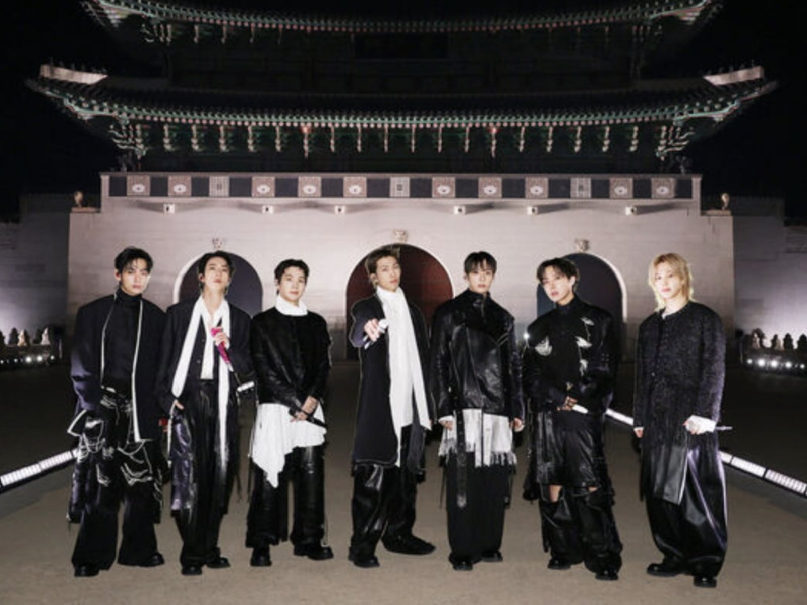 BTS 光化門回歸演唱會爆爭議！〈FYA〉狂喊 34 次「Fire」撞火災時事遭批欠缺考量！