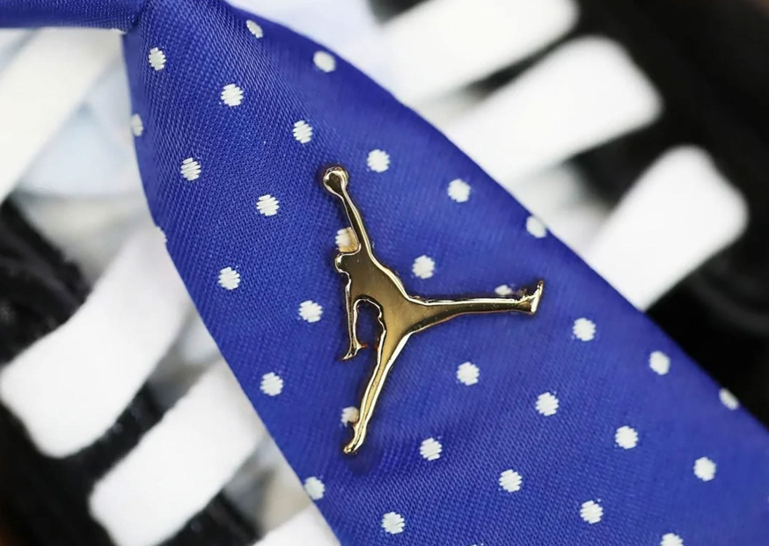 Air Jordan 1 MM Low V3「Suit and Tie」實鞋曝光！讓「球鞋穿西裝打領帶」設計太吸睛！