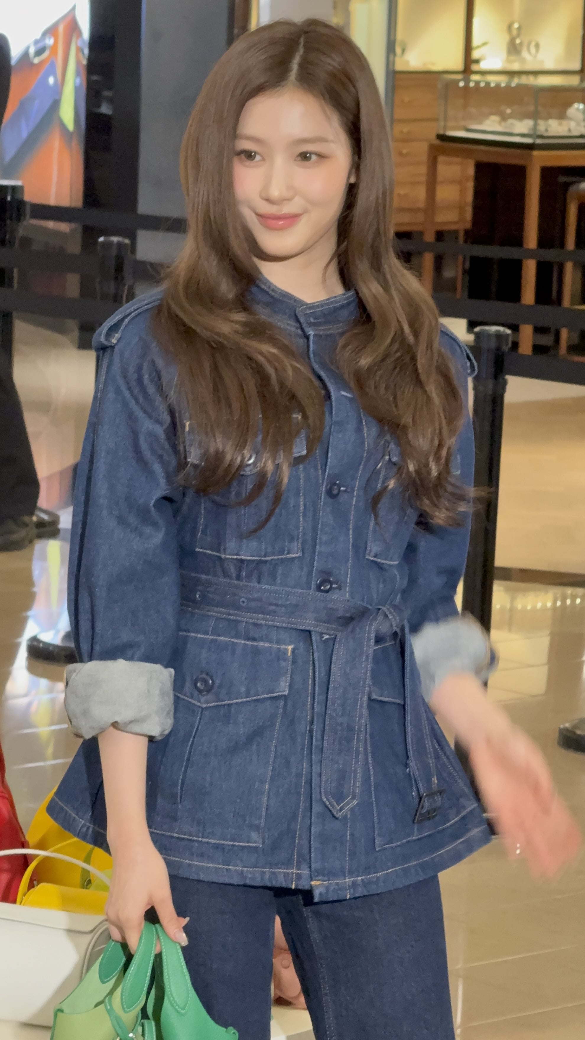 TWICE Sana 現身台北 101！Polo Ralph Lauren 春夏限定 Polo Play 快閃店登場，SANA 同款包一次看！