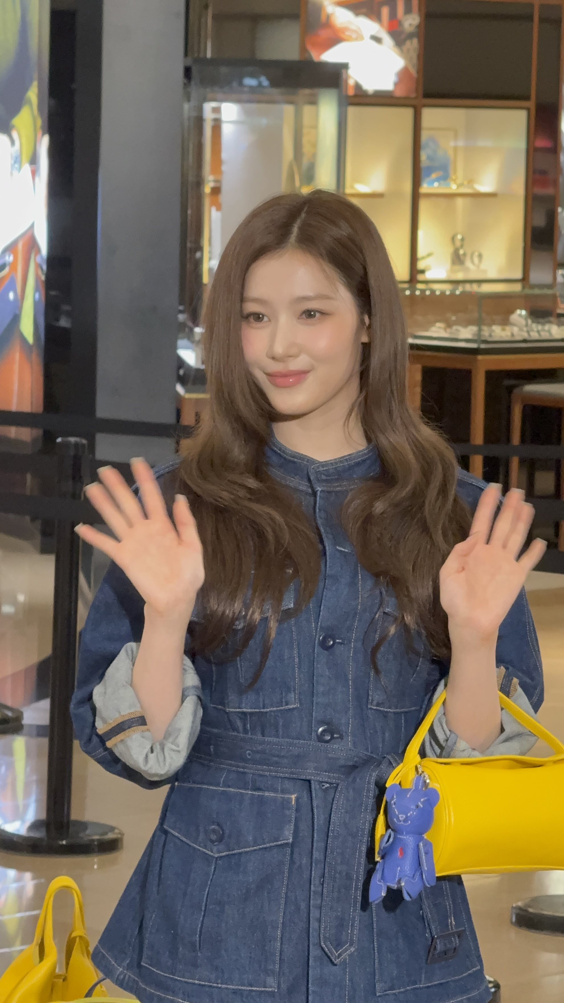 TWICE Sana 現身台北 101！Polo Ralph Lauren 春夏限定 Polo Play 快閃店登場，SANA 同款包一次看！