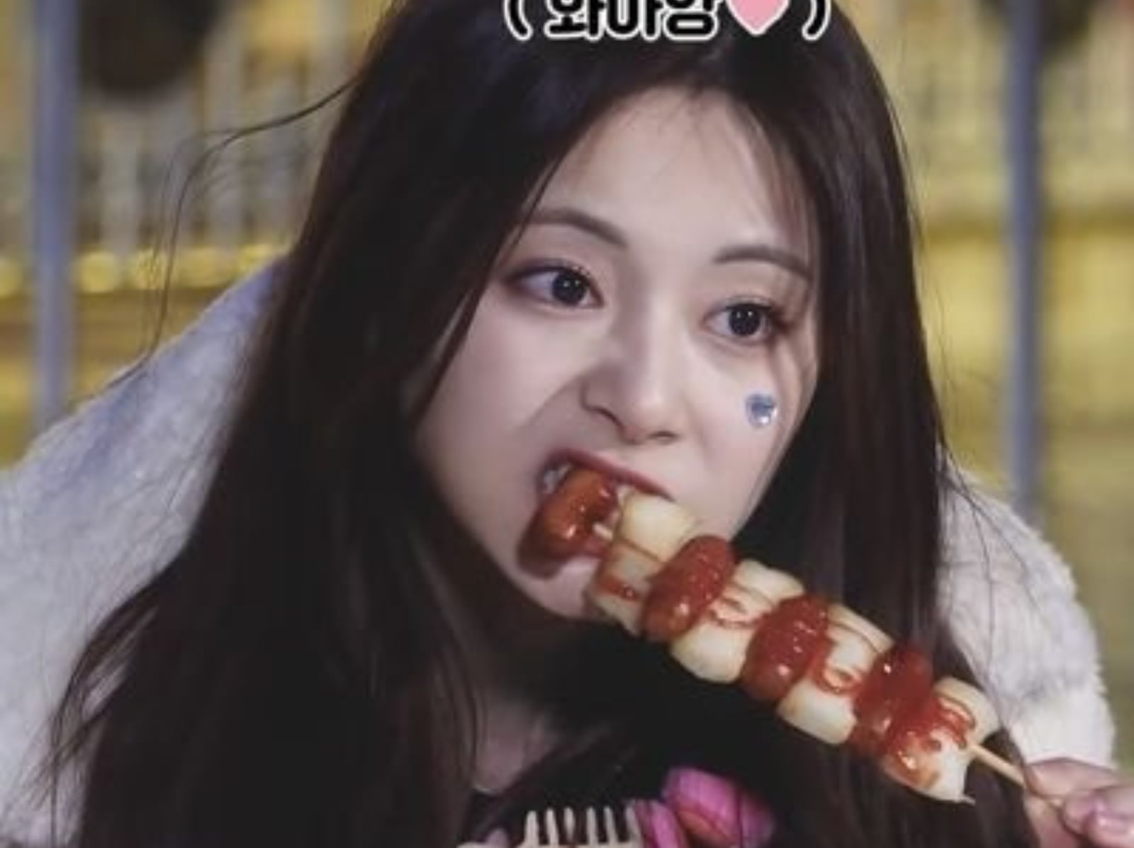 TWICE 周子瑜自爆奇特飲食習慣：餅乾夾白飯、咖哩飯不拌⋯！娜璉笑：「瘋了嗎？」