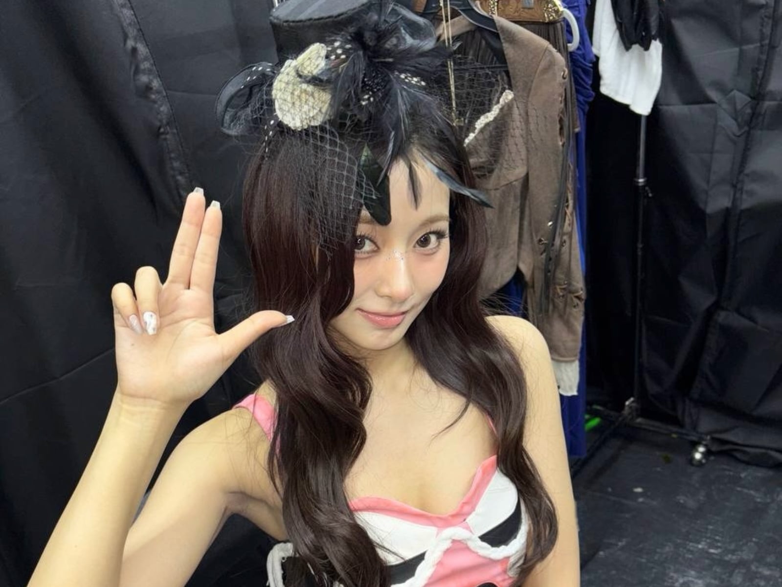 周子瑜踩點大稻埕巧遇粉絲跳〈TT〉！超萌反應曝光融化全網「比演唱會還讓我感動！」