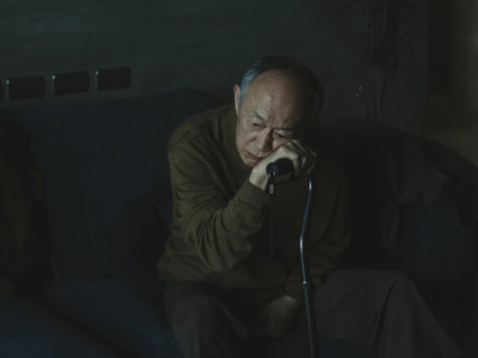 《深度安靜》金士傑入圍金馬男配角！60 歲迎雙胞胎、獸醫系出身的戲劇大師私生活大公開