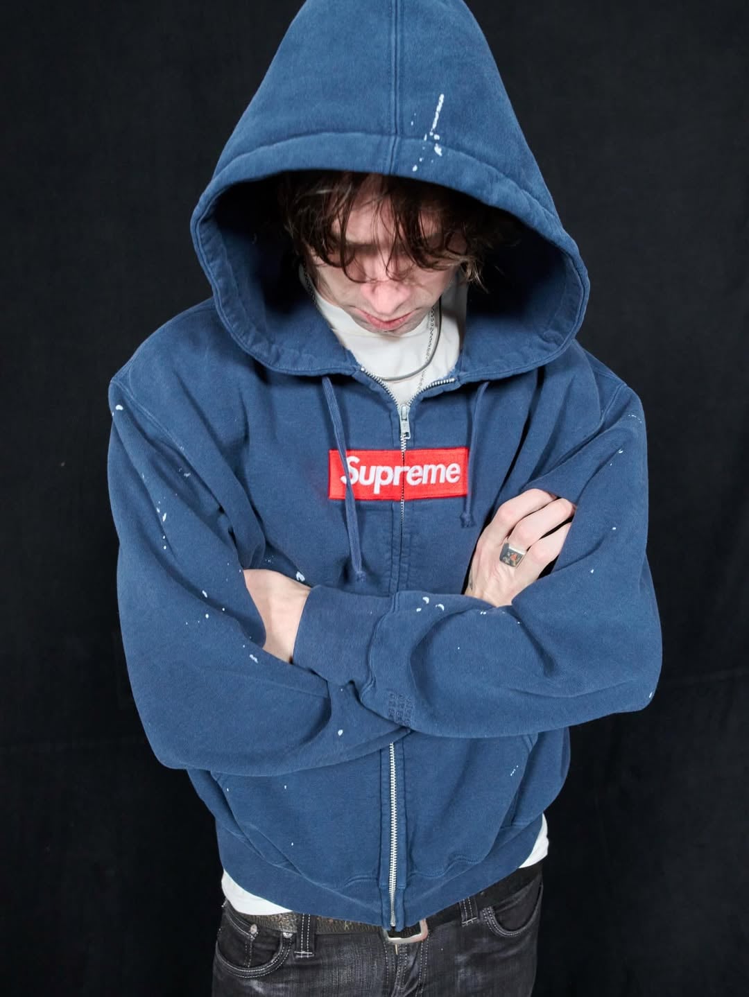 Supreme × MM6 第二波聯名轉售價持續高漲！Box Logo、皮衣、丹寧套裝⋯35件單品狂漲，網喊：「設計感才是王道！」