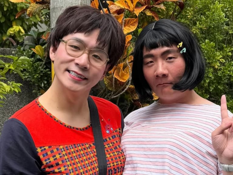 阿翰合體龍鬚糖小哥拍片!神級撞臉引網驚:「滴血認親才能分辨!」