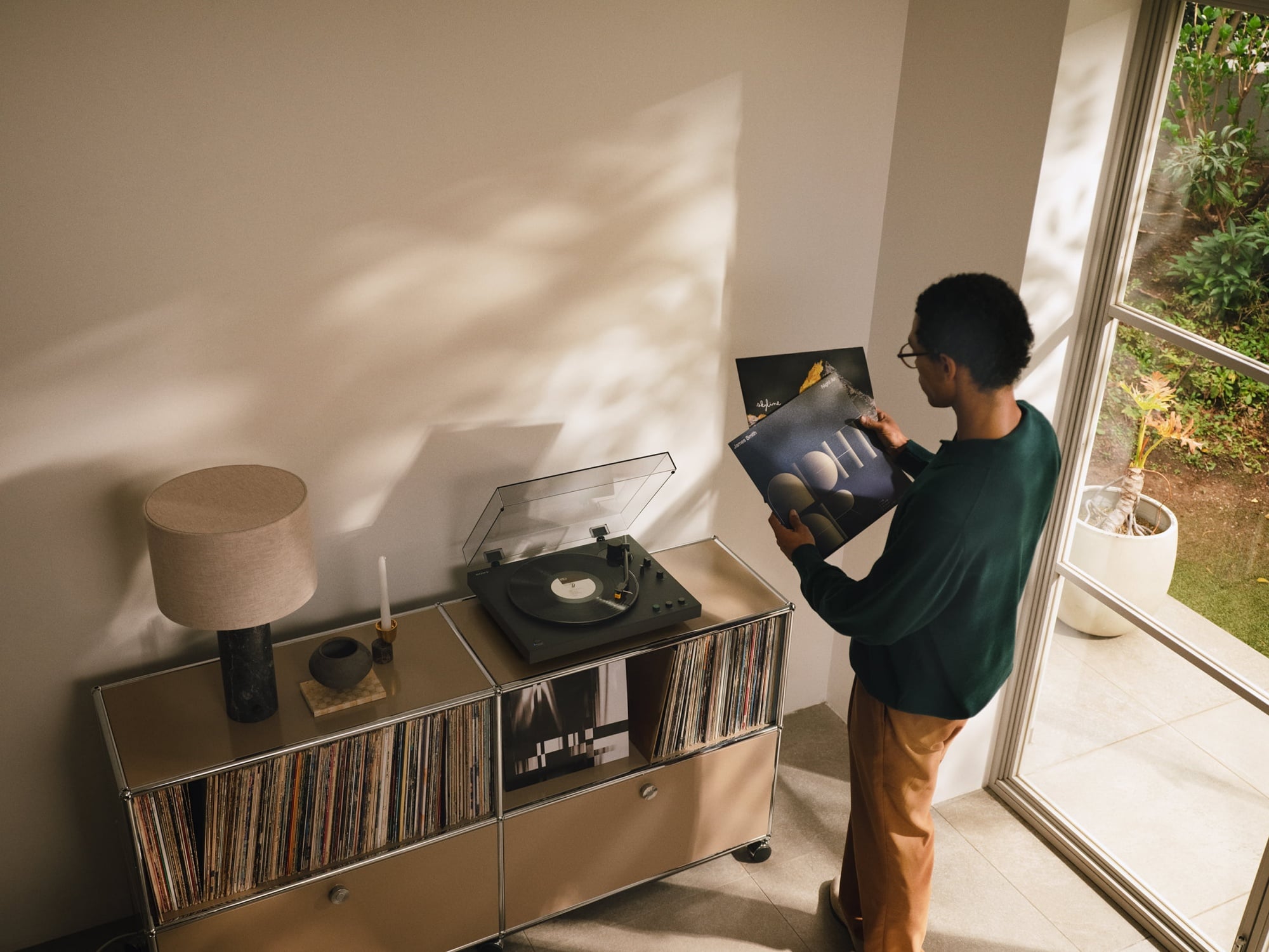 黑膠復興浪潮席捲全台！Sony 新款唱盤支援 aptX Adaptive 高解析音質，葉穎、英吉戴耳機狂讚：根本音樂饗宴！