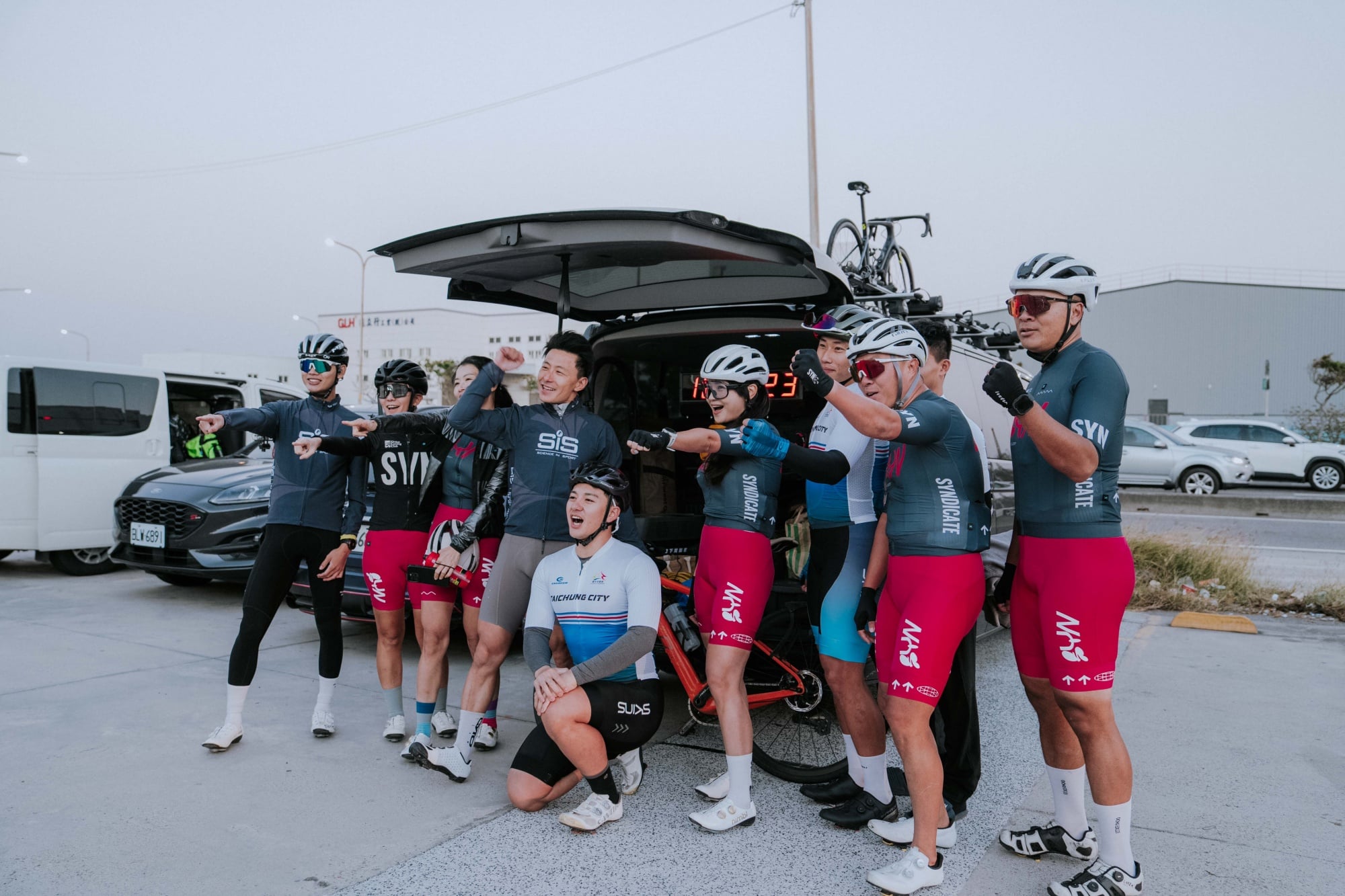 跨越科學與意志的極限：素人車手 Elmo 100小時內成功完成SiS 《Project One》 1,271 公里環島壯舉