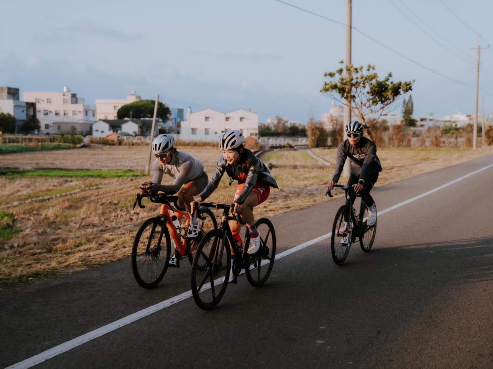 跨越科學與意志的極限：素人車手 Elmo 100小時內成功完成SiS 《Project One》 1,271 公里環島壯舉