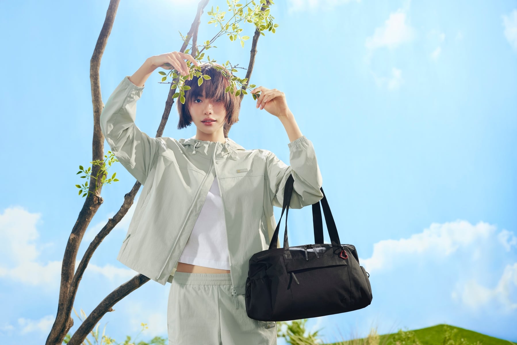 NANA 林珍兒演繹極簡機能美學！國家地理服飾首推輕量系列，阿嬤家客廳、柑仔店懷舊設計必收！