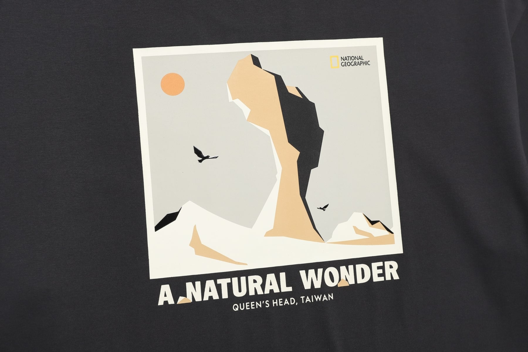 NANA 林珍兒演繹極簡機能美學！國家地理服飾首推輕量系列，阿嬤家客廳、柑仔店懷舊設計必收！