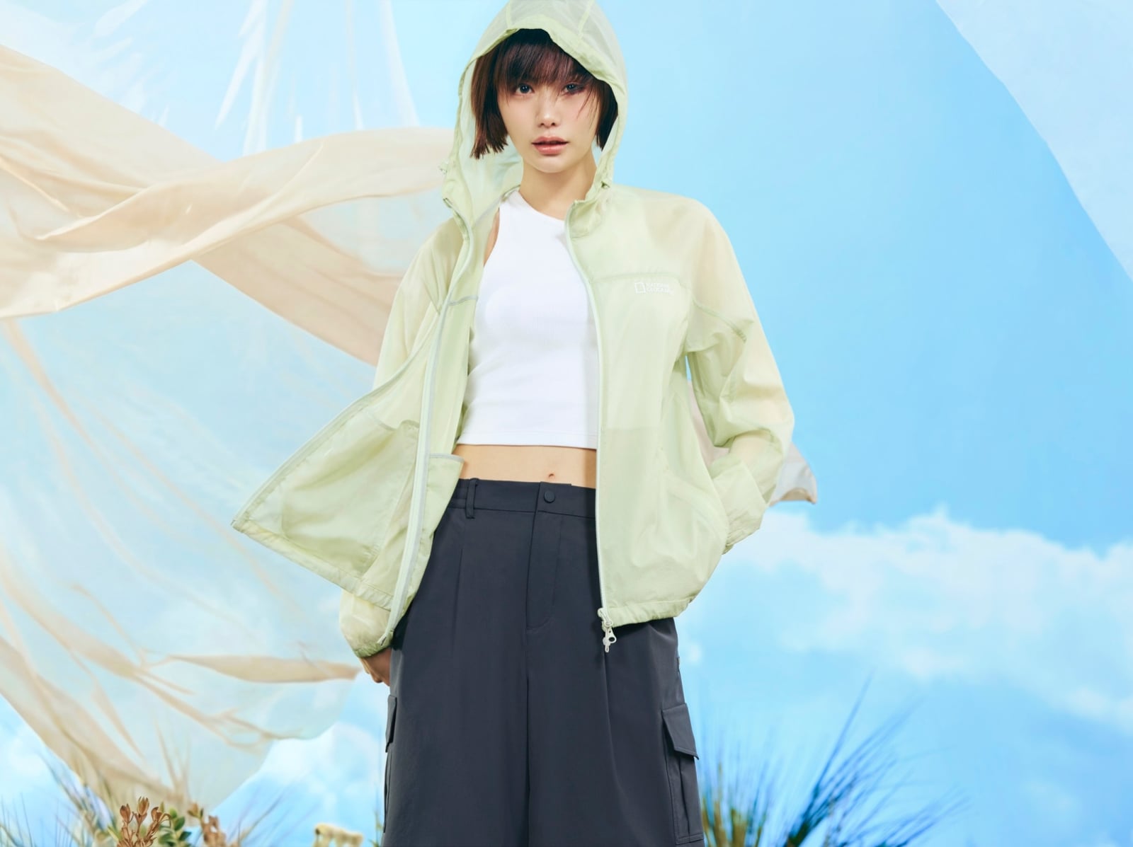 NANA 林珍兒演繹極簡機能美學！國家地理服飾首推輕量系列，阿嬤家客廳、柑仔店懷舊設計必收！