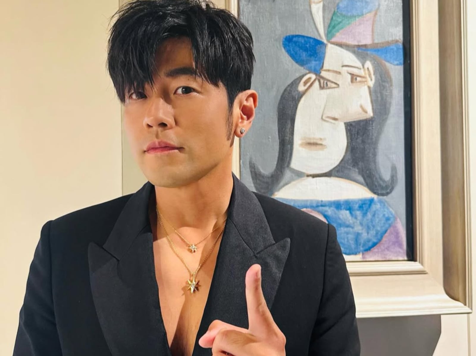 周杰倫新專輯《太陽之子》公開！身高 175 公分、與方文山是黃金組合、音樂啟蒙是張學友⋯10 件事快認識！