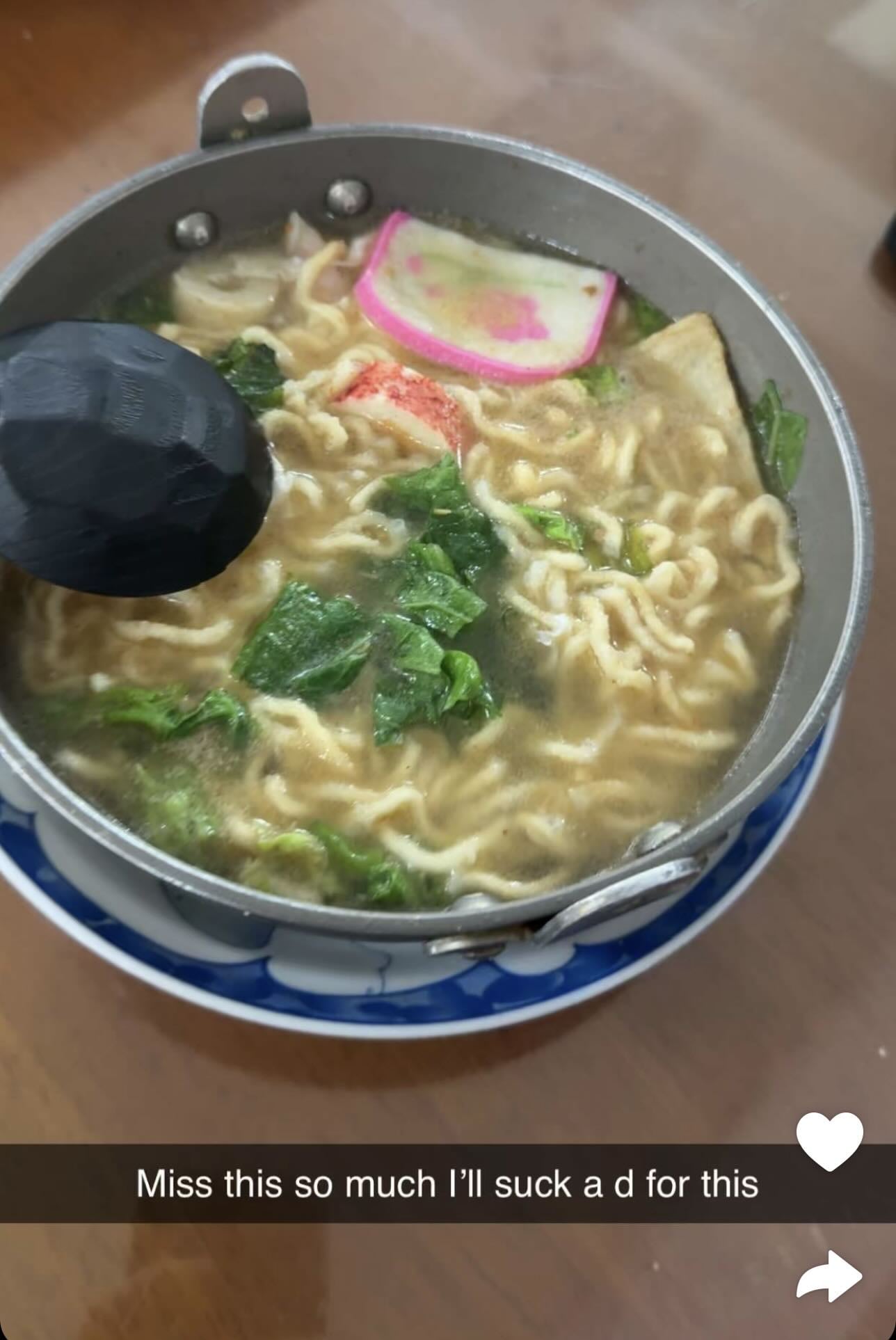 「最強外交官」Ray 回台灣行程曝光！逛超商、吃鍋燒麵直呼：「Miss this so much！」