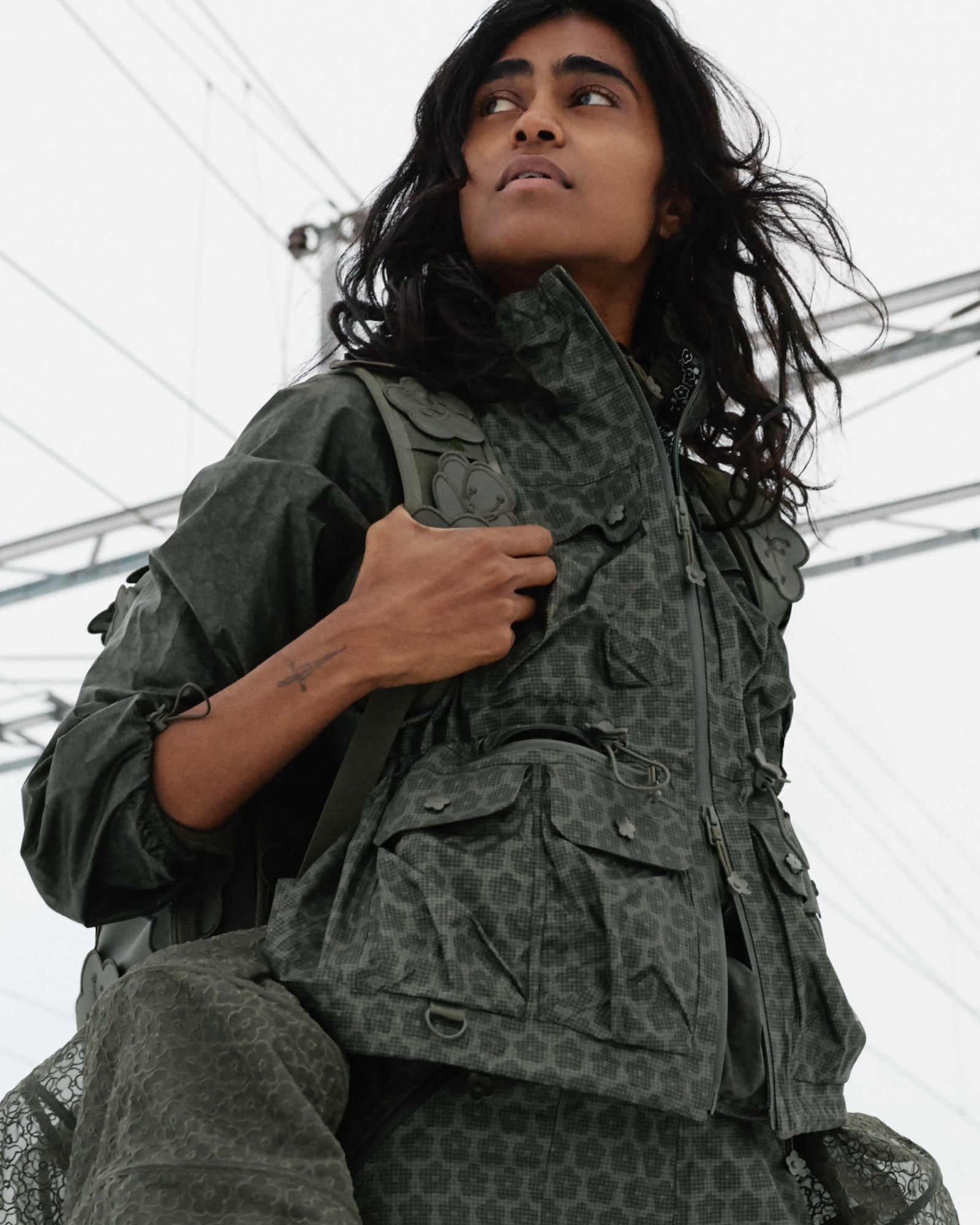 The North Face × Cecilie Bahnsen 第三季聯名來了！3 月上市「可拆式外套」一衣多穿，網讚：機能與美感完美融合！