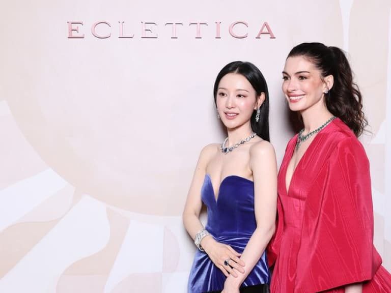 金智媛現身寶格麗活動體態暴瘦!深V禮服同框安·海瑟薇氣場全開!