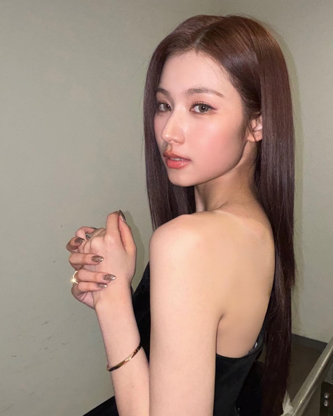 TWICE SANA 坦率活著的秘訣大公開!從「Shy Shy Shy」到正能量偶像⋯11 大金句教你如何勇敢邁出第一步!