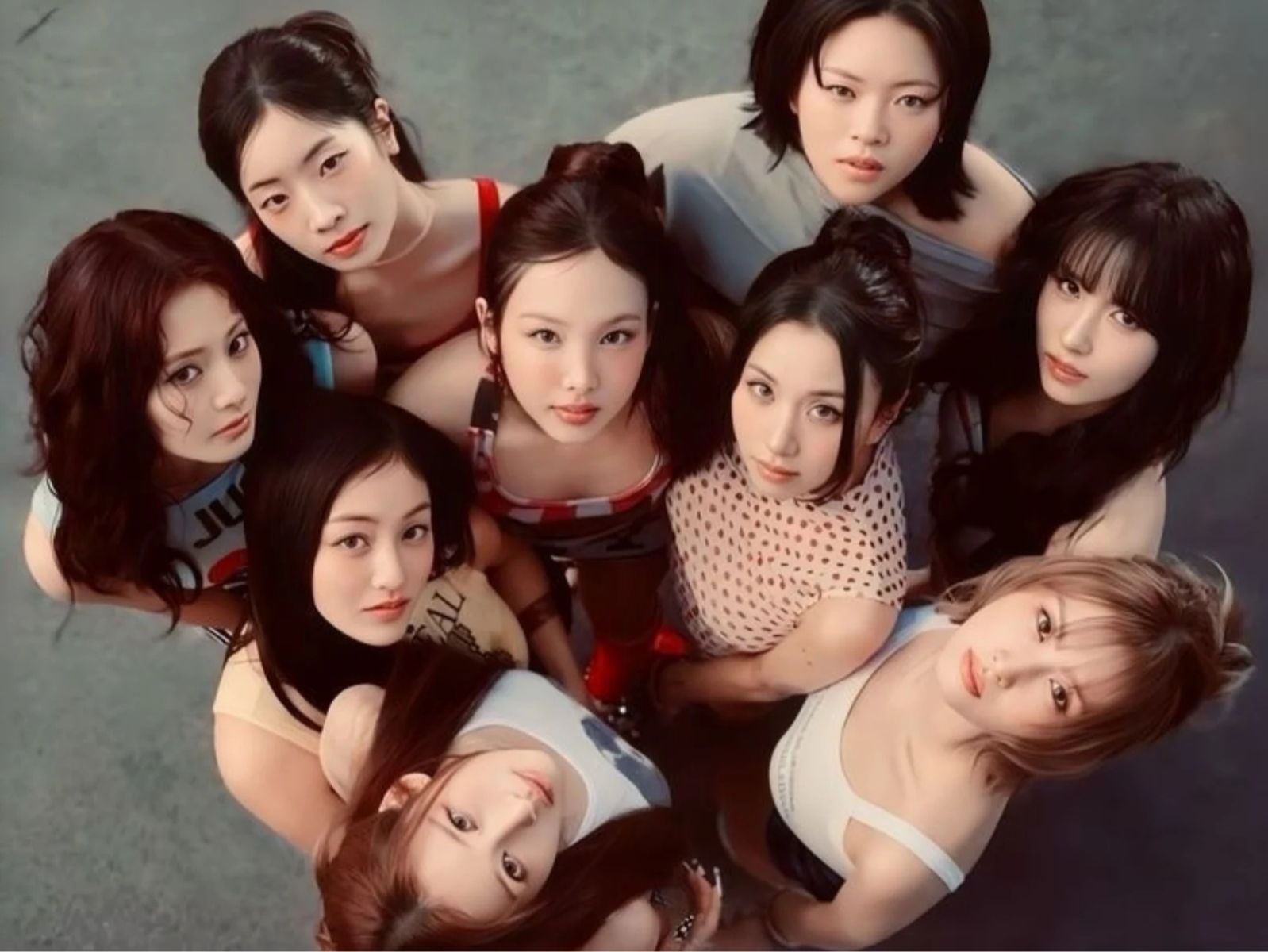 回顧 TWICE「可愛名場面」 舞台下的反差萌，小心被可愛暴擊！