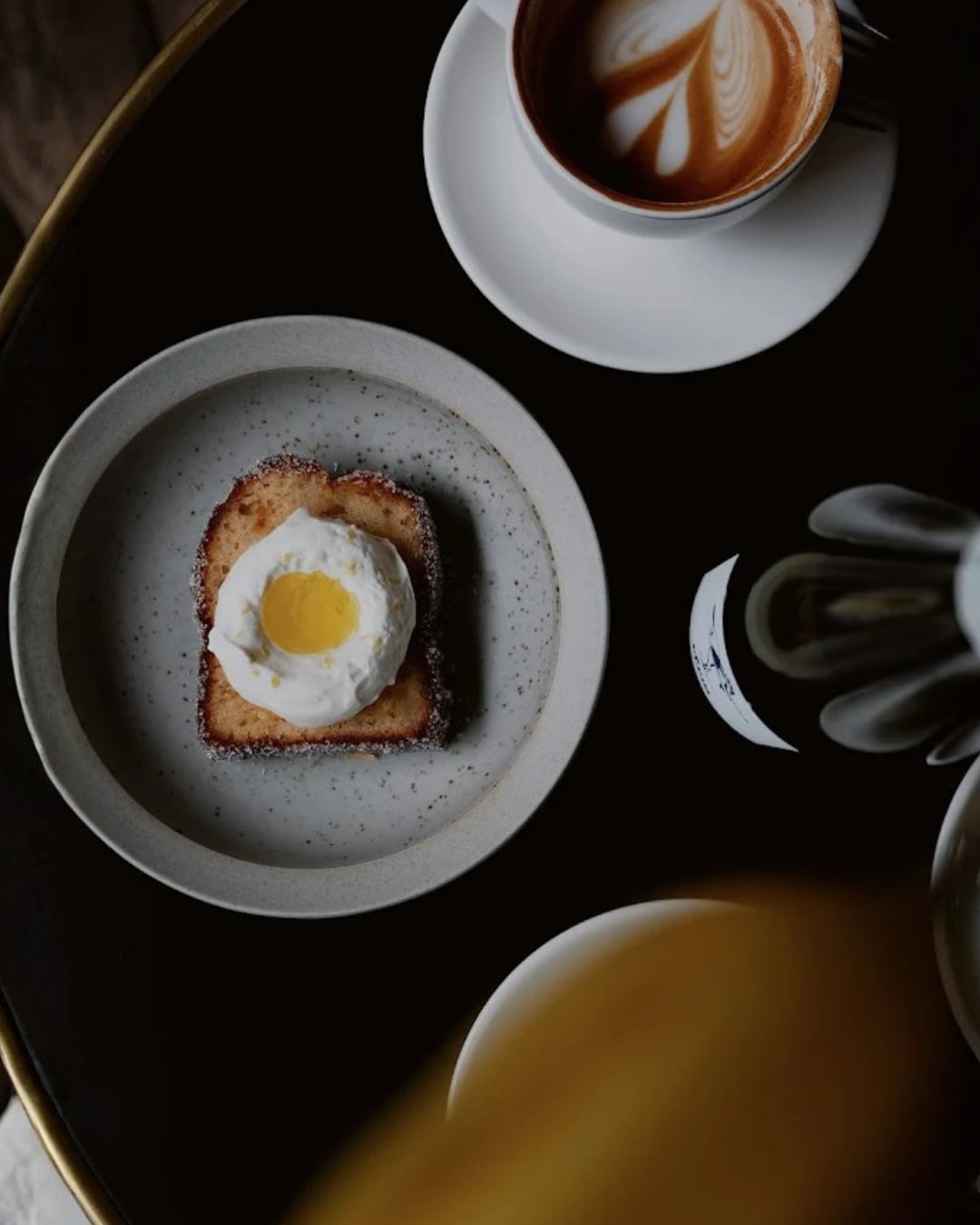 假日好無聊不知道去哪？ 那跟著 LE SSERAFIM 一起跑咖吧！