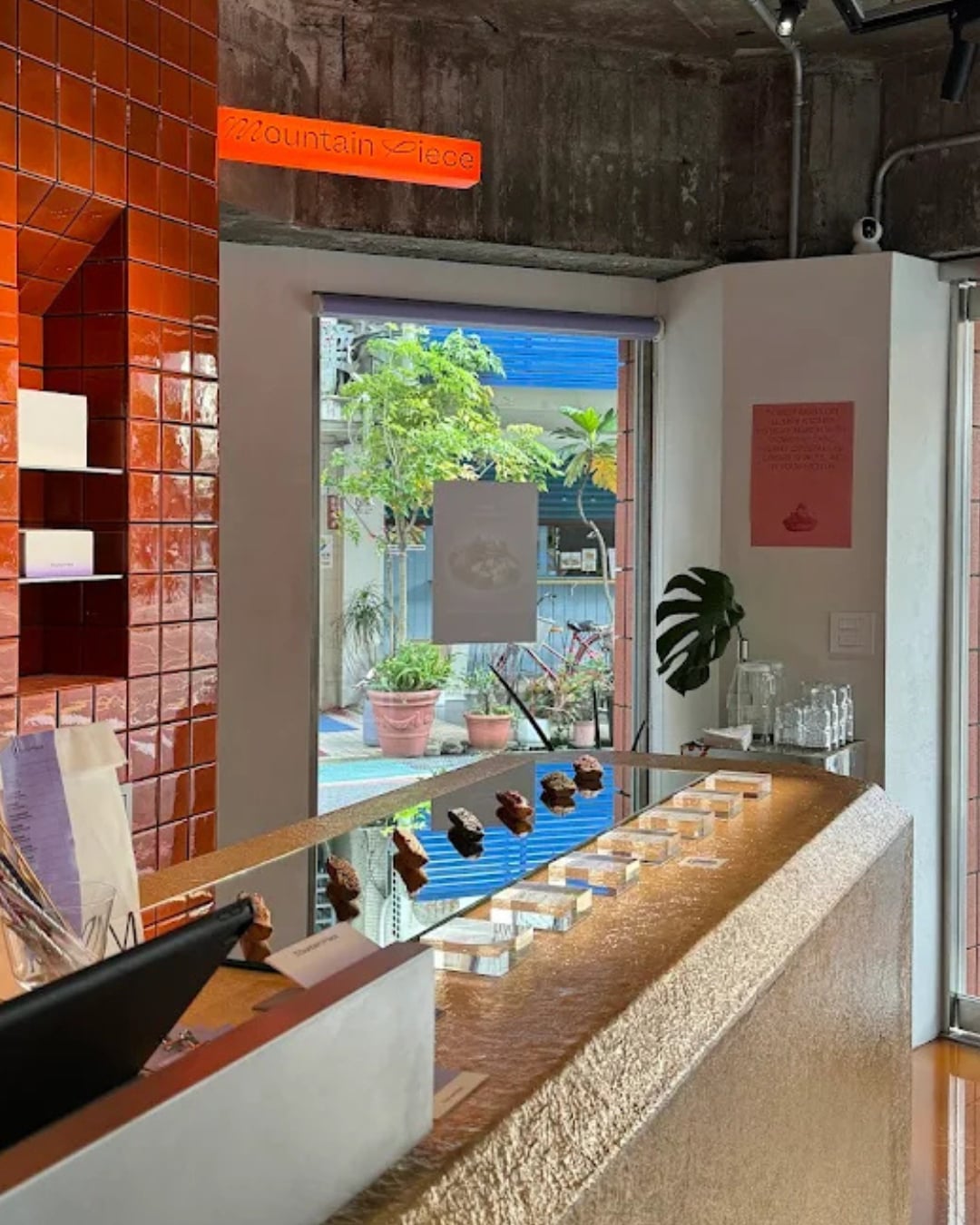 假日好無聊不知道去哪？ 那跟著 LE SSERAFIM 一起跑咖吧！