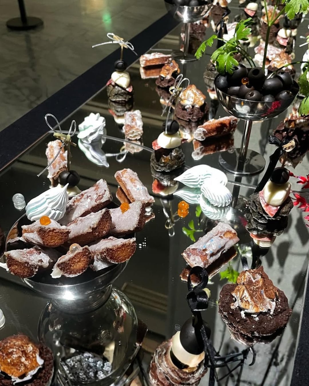 假日好無聊不知道去哪？ 那跟著 LE SSERAFIM 一起跑咖吧！