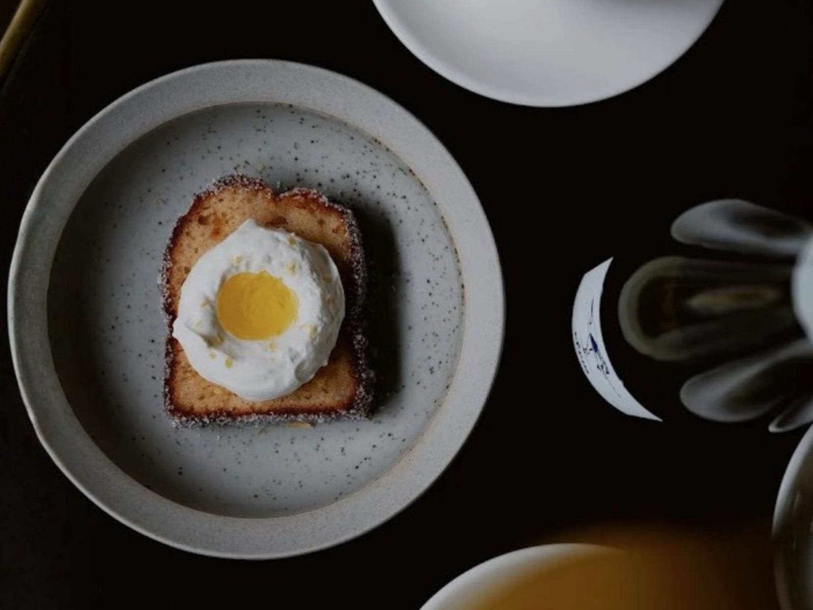 假日好無聊不知道去哪？ 那跟著 LE SSERAFIM 一起跑咖吧！