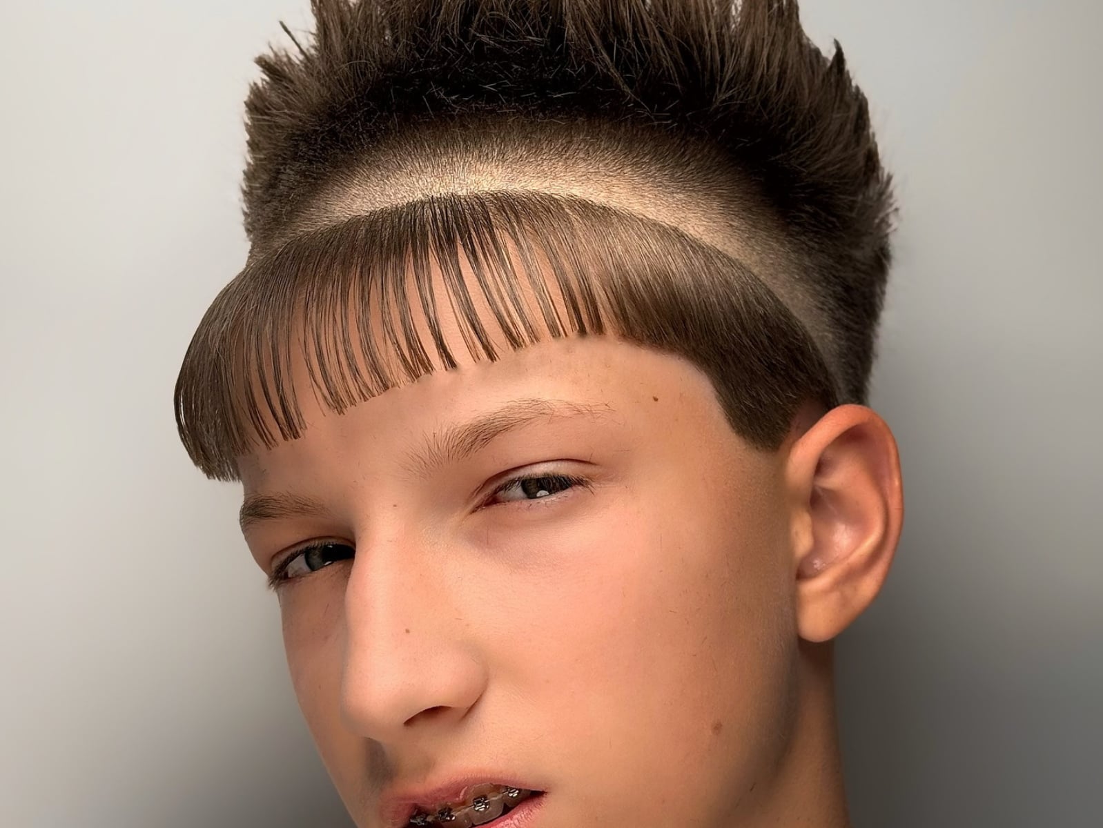 比剪壞更可怕！波蘭髮型師 Bohdan Vasylkov 刻意設計「跳脫框架怪髮型」於網路爆紅！