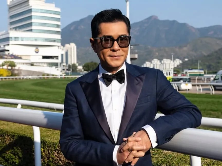 古天樂視網膜術後首現身！遭雷射筆直射雙眼，粉絲怒：「這是在要他的命！」