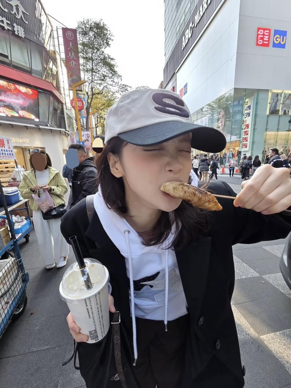 LE SSERAFIM 金采源、許允真現身西門町大嗑美食!同款行程一次看!