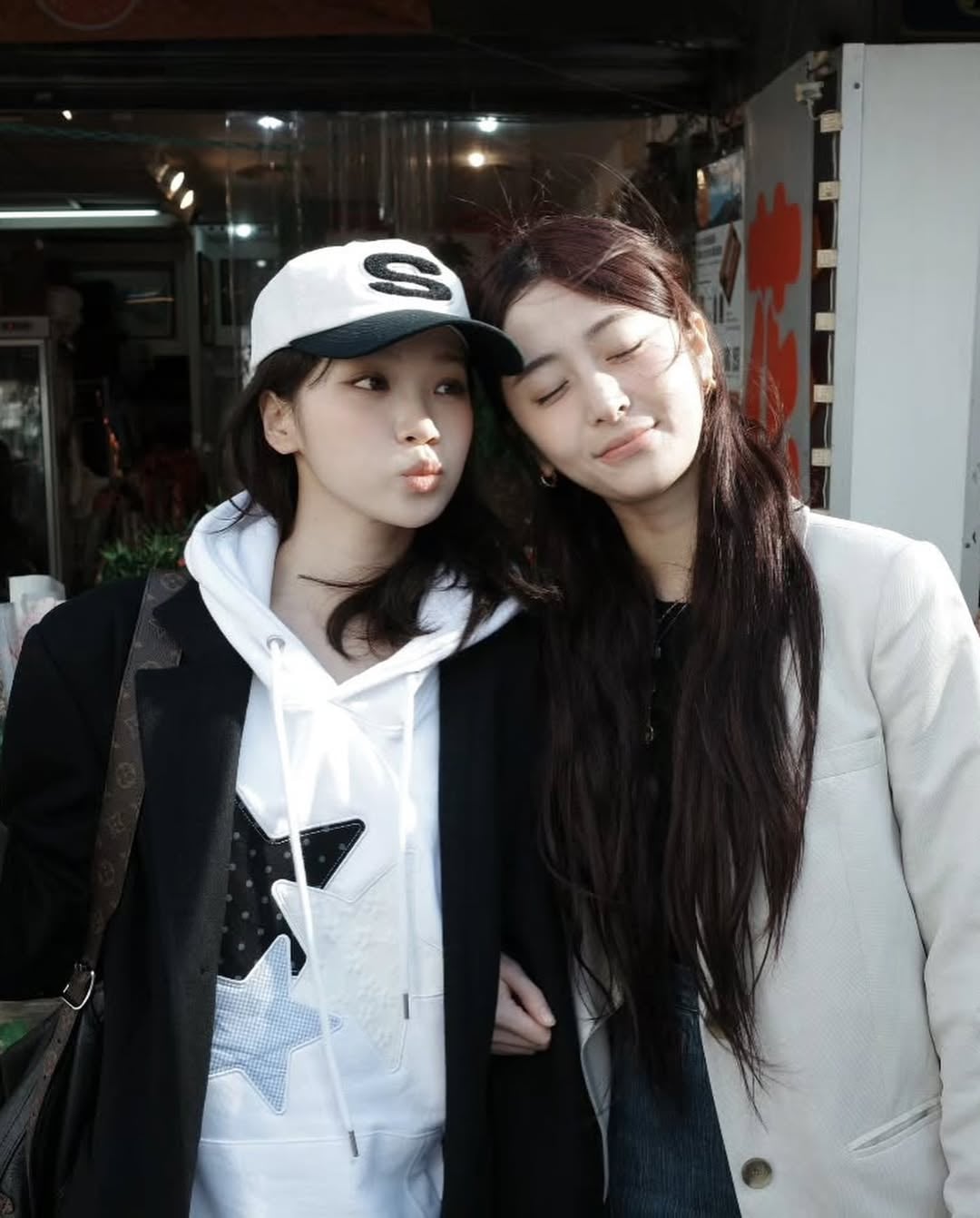 LE SSERAFIM 金采源、許允真現身西門町大嗑美食!同款行程一次看!