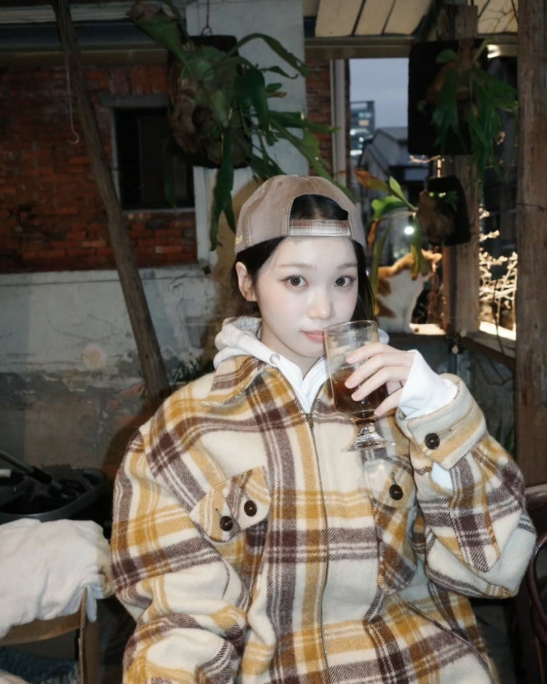 LE SSERAFIM 金采源、許允真現身西門町大嗑美食!同款行程一次看!