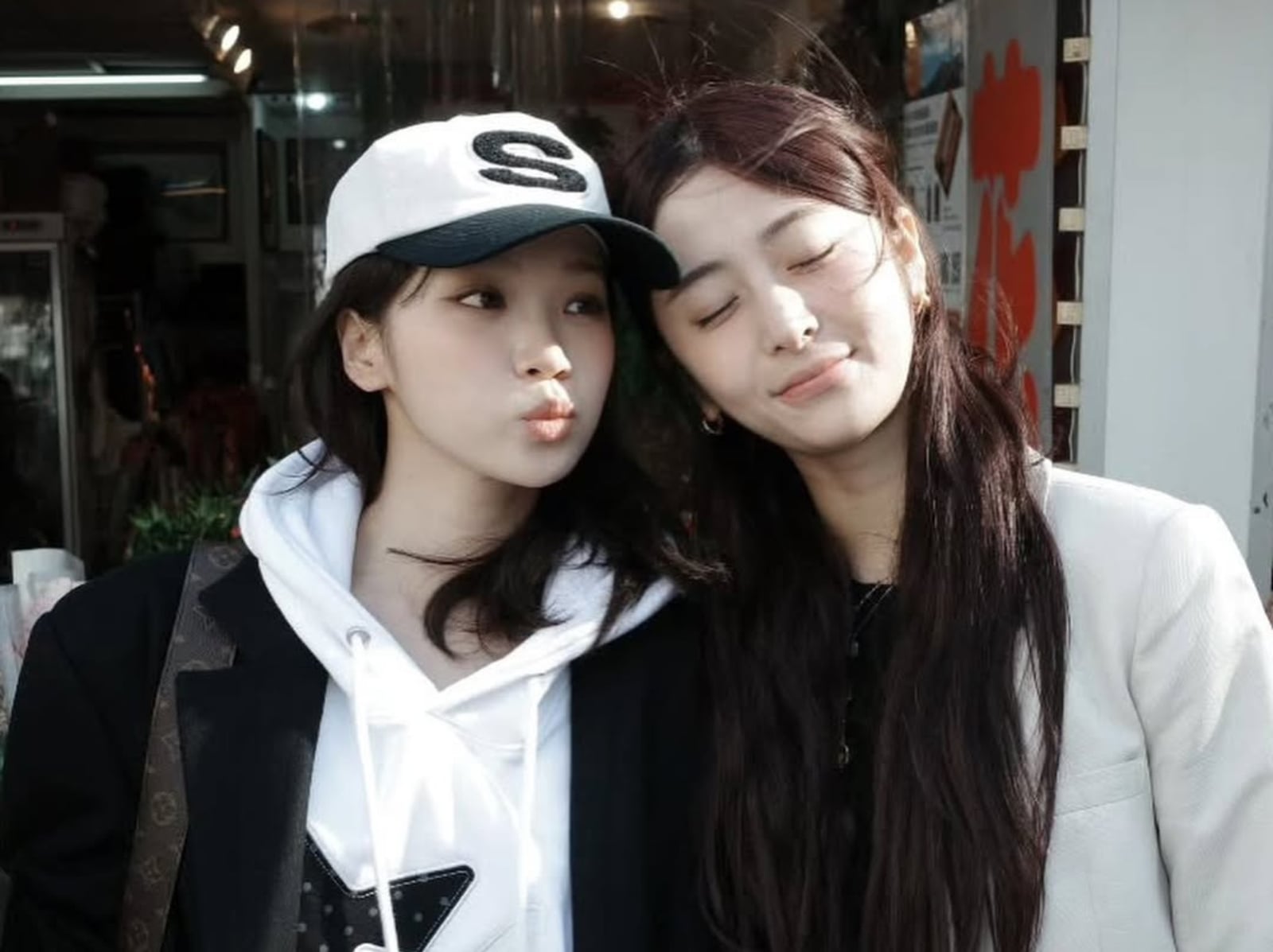 LE SSERAFIM 金采源、許允真現身西門町大嗑美食！同款行程一次看！