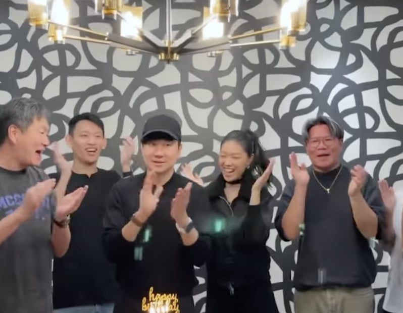 林俊傑 JJ Lin 45 歲生日慶生合照曝光!女友七七缺席引發分手猜測!