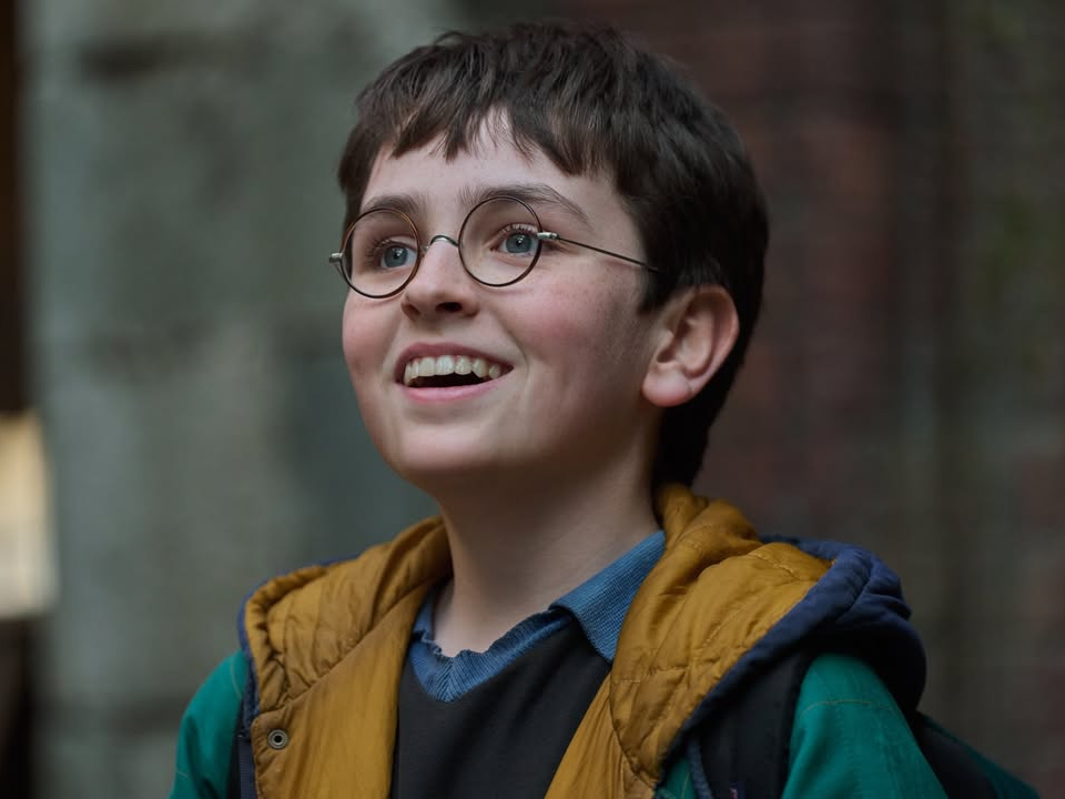 哈利波特影集 2026 聖誕首播！首季 8 集、全新三人組演員陣容一次公開