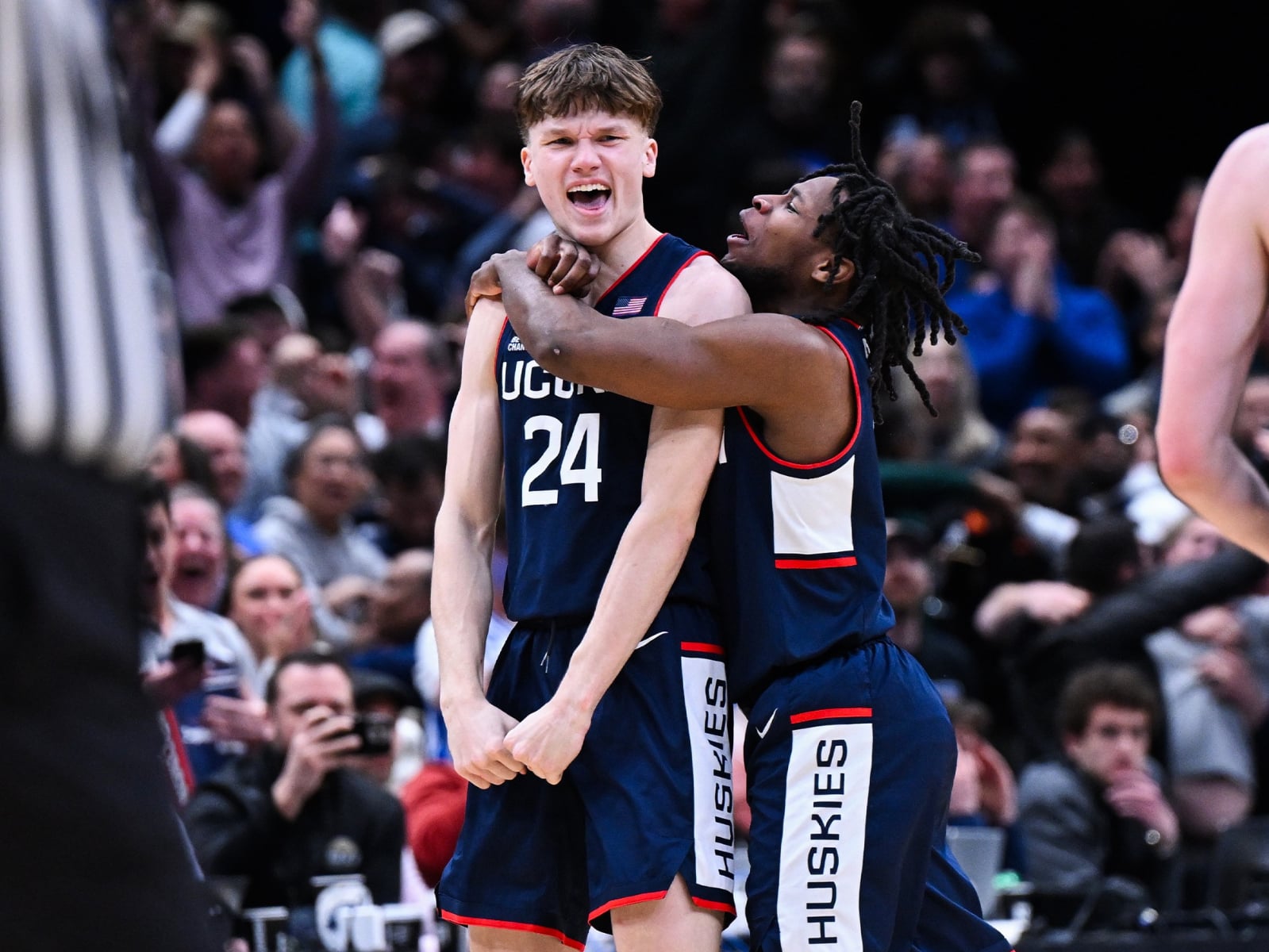 NCAA／康乃狄克大學上演最狂絕殺！大一新生 Braylon Mullins 致勝三分淘汰杜克闖四強！