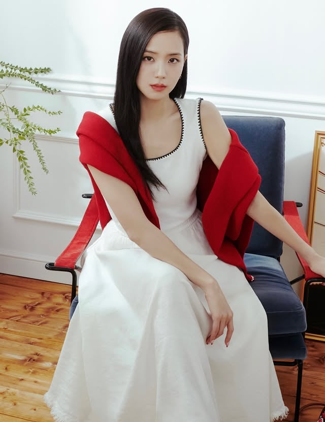 BLACKPINK Jisoo 受訪被問是否與前任復合！手比 X 秒回：「絕不回頭！」