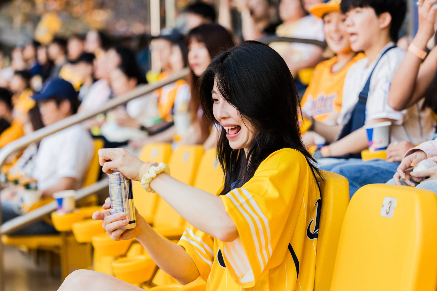 戴資穎睽違 6 年受邀開球力挺中信兄弟開幕戰！巨型 Red Bull 從天而降送球嗨翻全場！