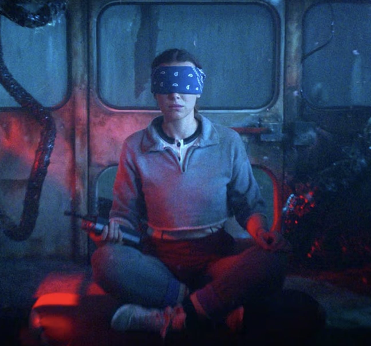 《怪奇物語》米莉芭比布朗 Millie Bobby Brown 造型惹議！致敬經典《七寶奇謀》幕後曝光！