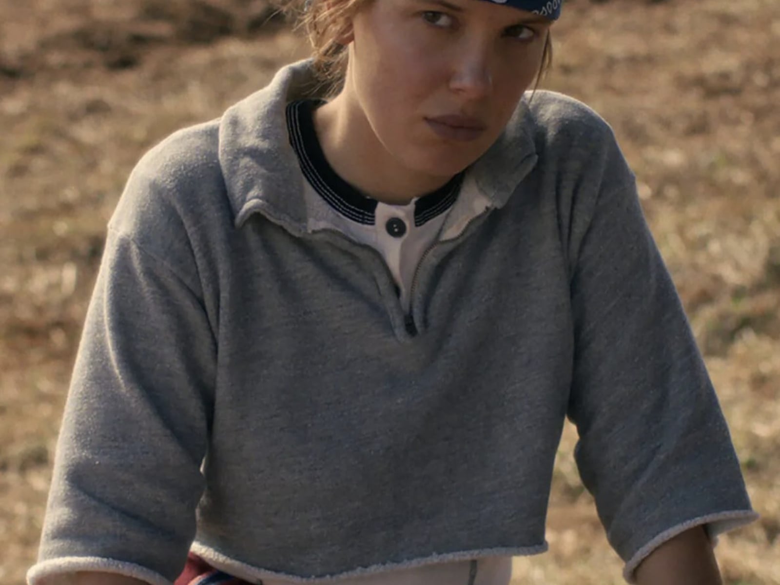 《怪奇物語》米莉芭比布朗 Millie Bobby Brown 造型惹議！致敬經典《七寶奇謀》幕後曝光！