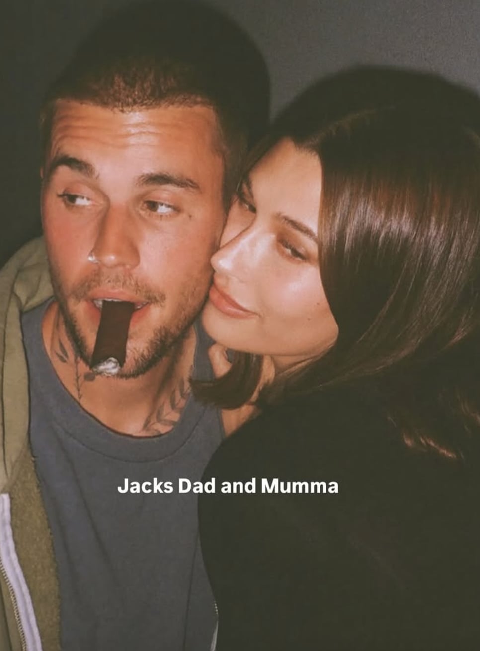 海莉比伯 Hailey Bieber 曬家庭甜照！「傑克的爸爸和媽媽」暖翻粉絲！