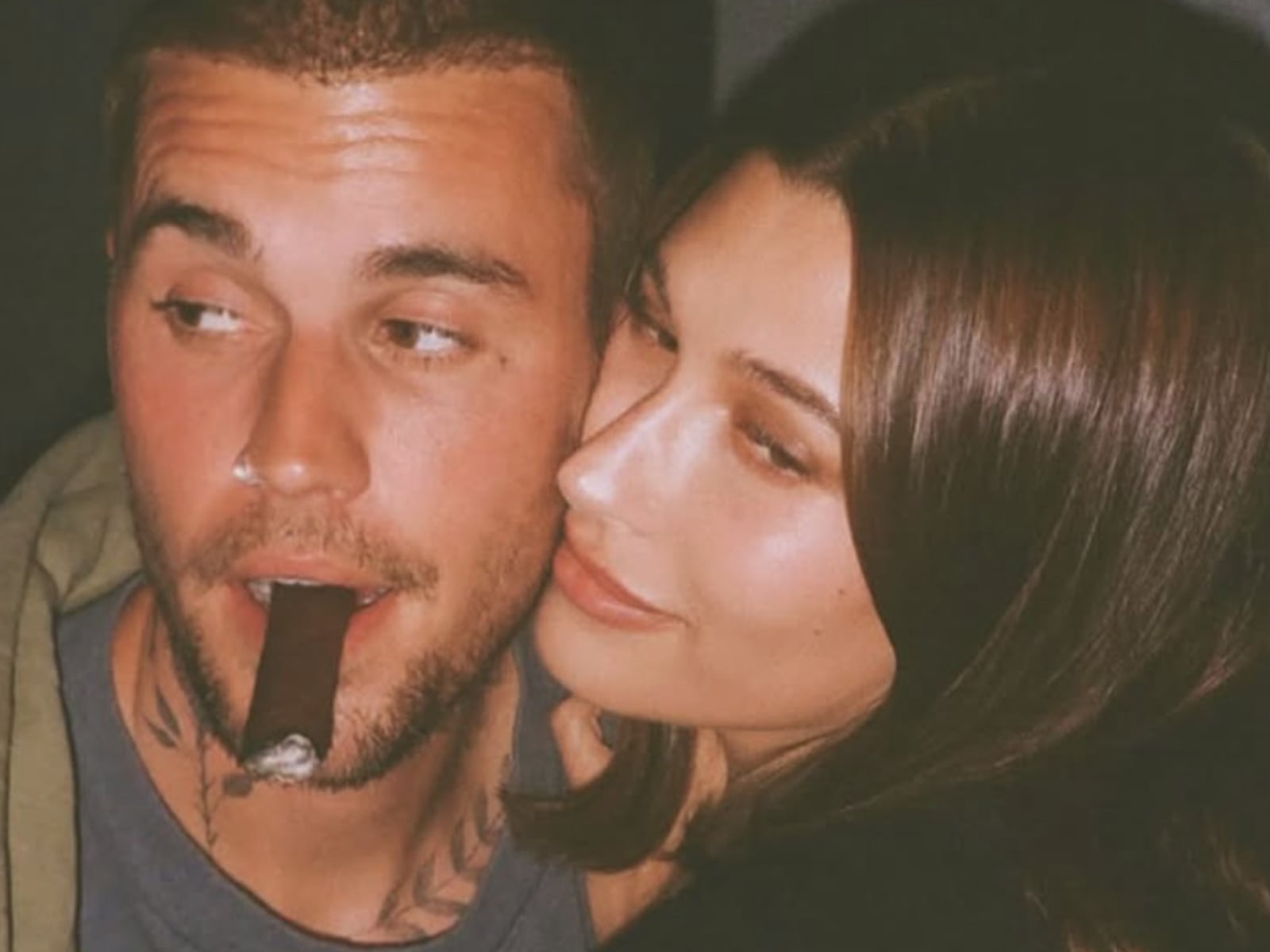 海莉比伯 Hailey Bieber 曬家庭甜照！「傑克的爸爸和媽媽」暖翻粉絲！