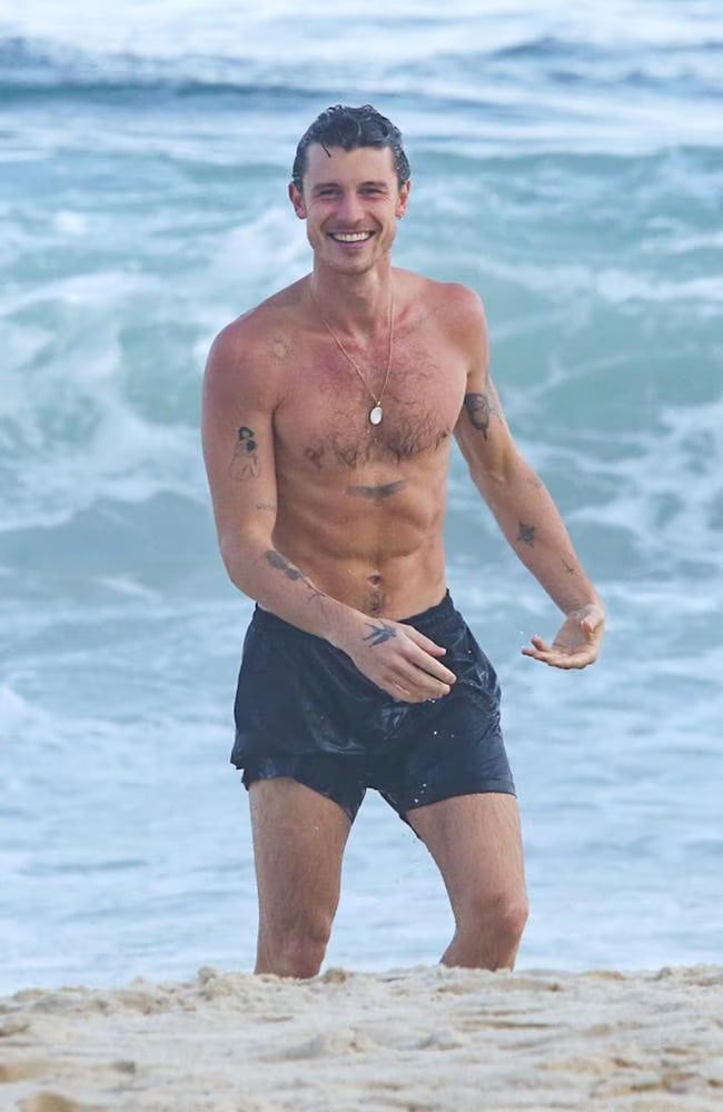 尚恩曼德斯 Shawn Mendes、布魯娜馬爾科辛熱戀！海灘激吻放閃照曝光掀熱議！