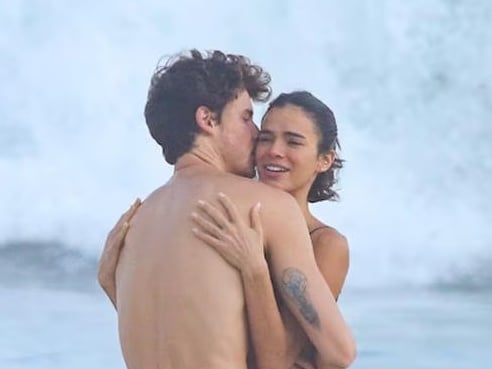 尚恩曼德斯 Shawn Mendes、布魯娜馬爾科辛熱戀！海灘激吻放閃照曝光掀熱議！